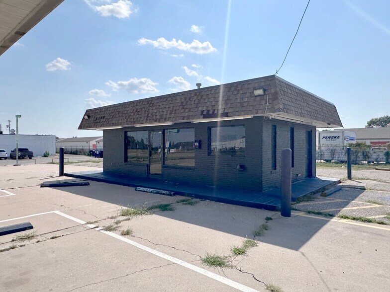 Primary Photo Of 3801 S Seneca St, Wichita Freestanding For Lease