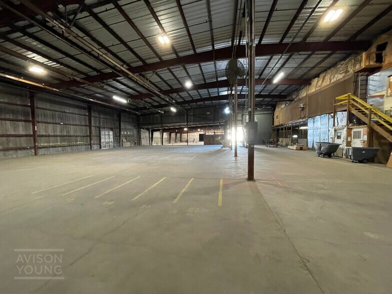 More Photos Of 1107 N Thomas Ave, Leesburg Warehouse For Lease