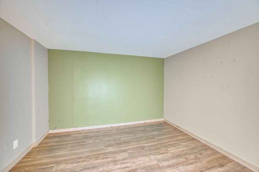 More Photos Of 326 Chestnut St, Virginia Storefront Retail Office For Sale