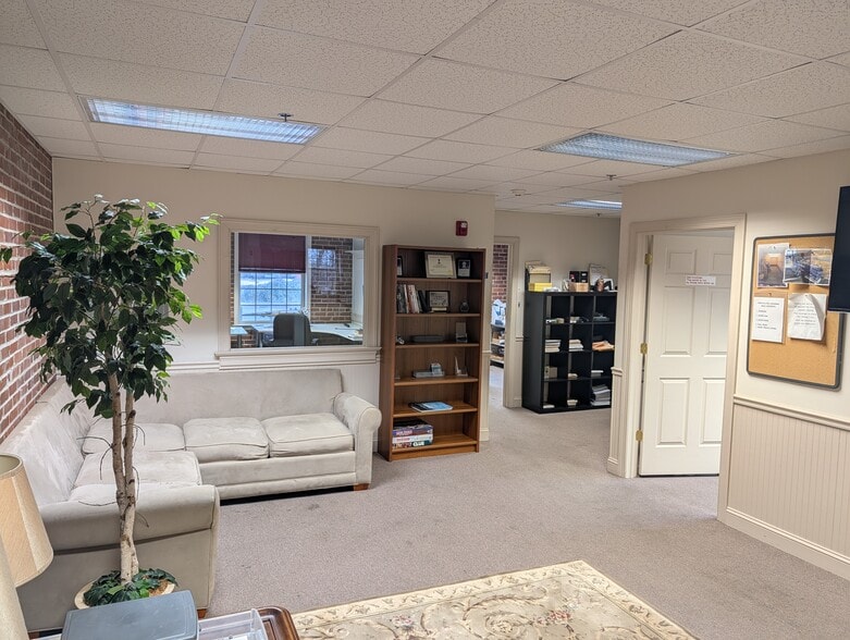 More Photos Of 113 E Chestnut St, Souderton Self Storage For Lease