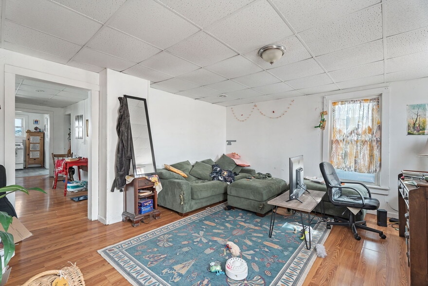 More Photos Of 632 W Seneca St, Ithaca Bar For Sale