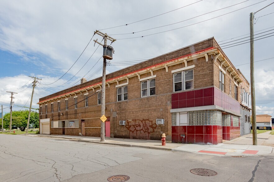 More Photos Of 2640 Junction St, Detroit Storefront Retail Residential For Sale