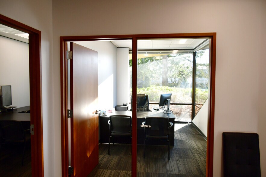 More Photos Of 33434 8th Ave S, Federal Way Office For Lease