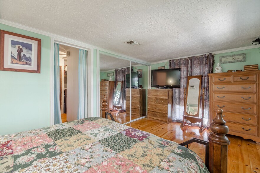 More Photos Of 233 FM 161 N, Hughes Springs Trailer Camper Park For Sale