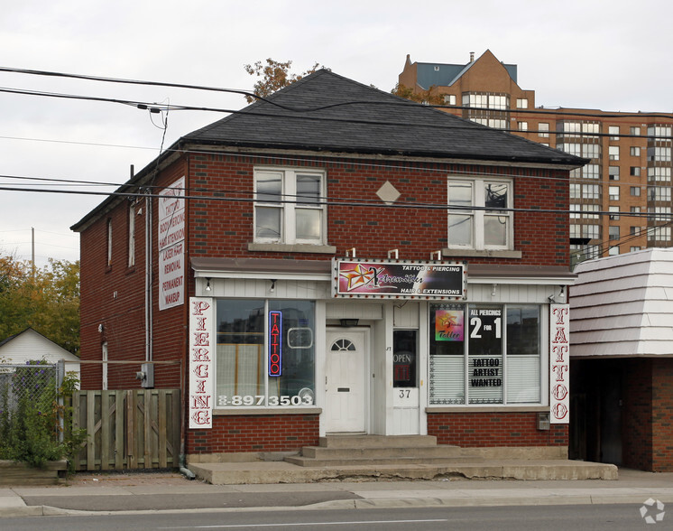 Primary Photo Of 37 Dundas St W, Mississauga Storefront Retail Residential For Sale