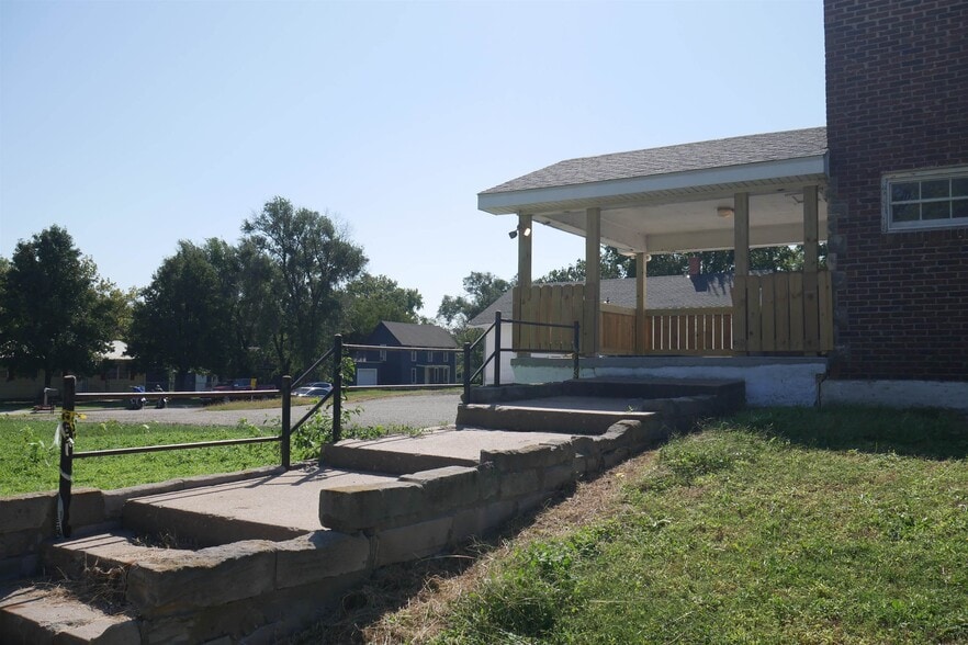 More Photos Of 501 S Topeka St, El Dorado Specialty For Sale