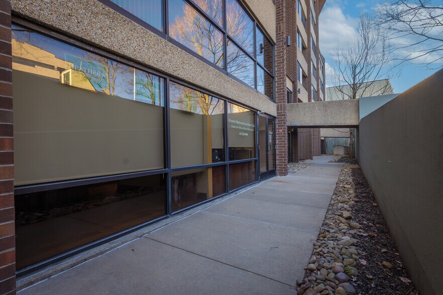 More Photos Of 750 Washington Rd, Mt Lebanon Apartments For Sale