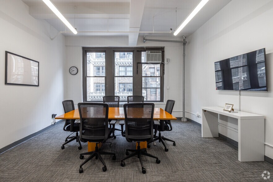 More Photos Of 262 W 38th St, New York Office For Lease