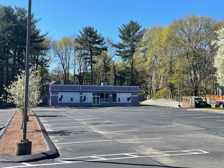 More Photos Of 114R Main St, Kingston Storefront For Lease