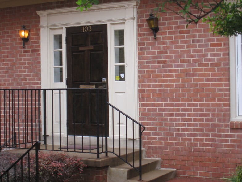 Primary Photo Of 101-103 Rowell Ct, Falls Church Office For Lease