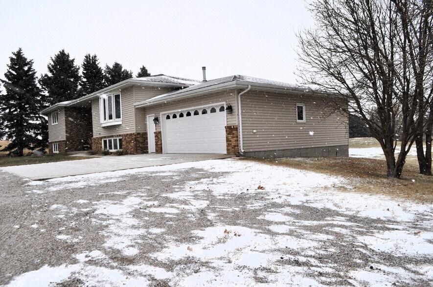 More Photos Of 1300 Crestfield Ave, Bismarck Apartments For Sale