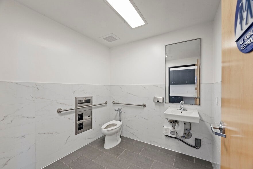 More Photos Of 1400 Graves Ave, Oxnard Distribution For Lease