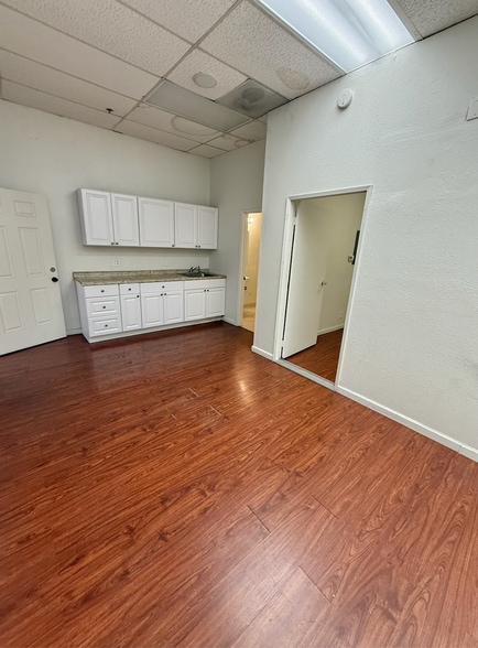 More Photos Of 12942 Galway St, Garden Grove Storefront Retail Office For Lease