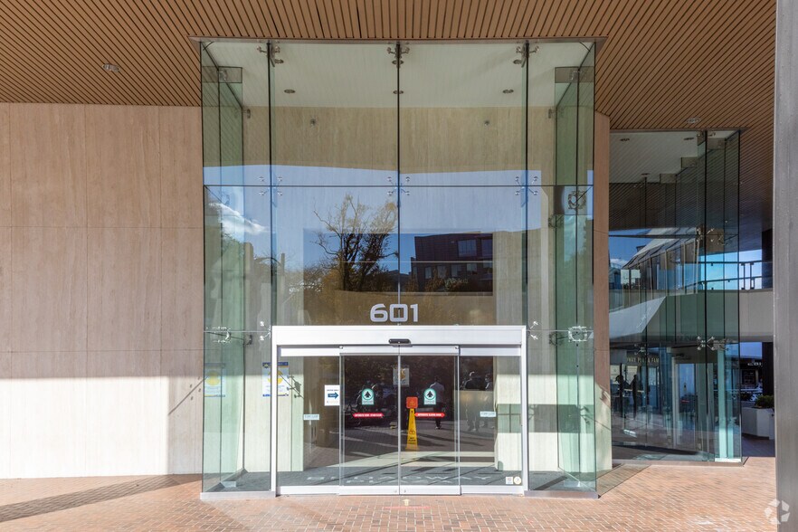 More Photos Of 601 W Broadway, Vancouver Unknown For Lease