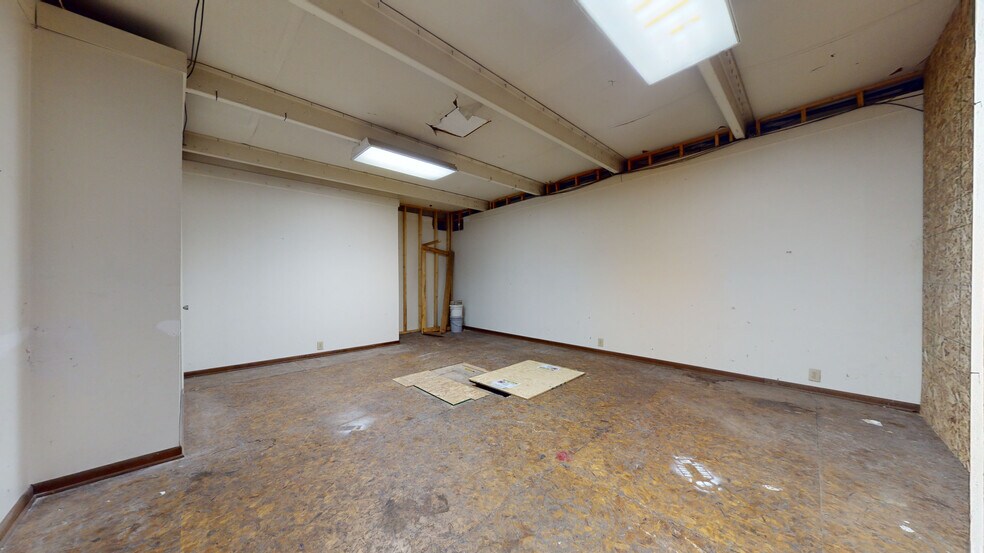 More Photos Of 12249 US Route 30, North Huntingdon Veterinarian Kennel For Sale