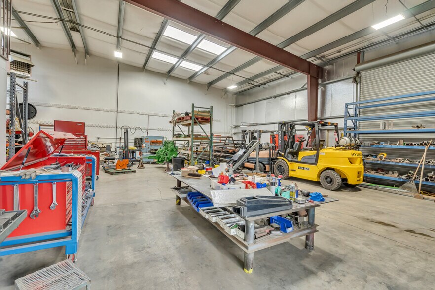 More Photos Of 25533 N Highway 99, Acampo Service For Sale