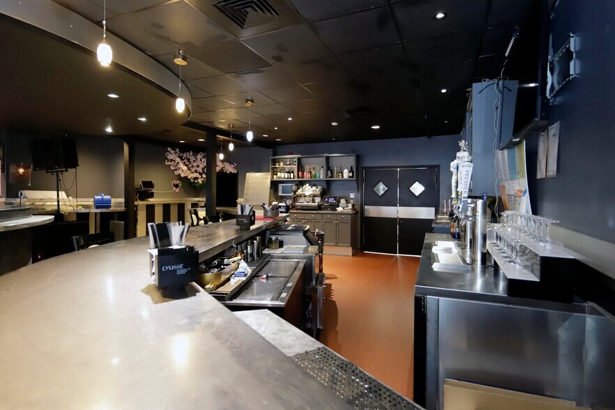 More Photos Of 1606-1610 Acushnet Ave, New Bedford Restaurant For Sale