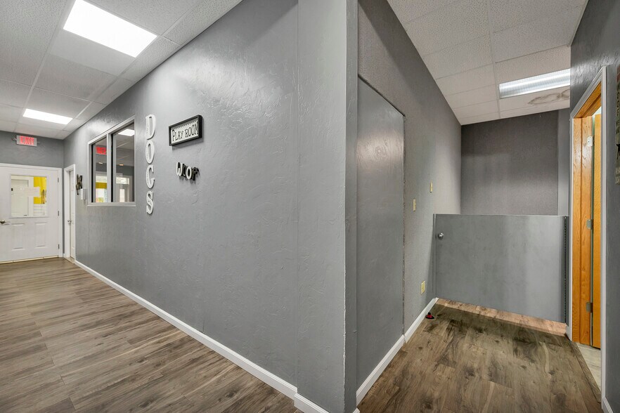 More Photos Of 1279 E Mason St, Green Bay Storefront For Sale