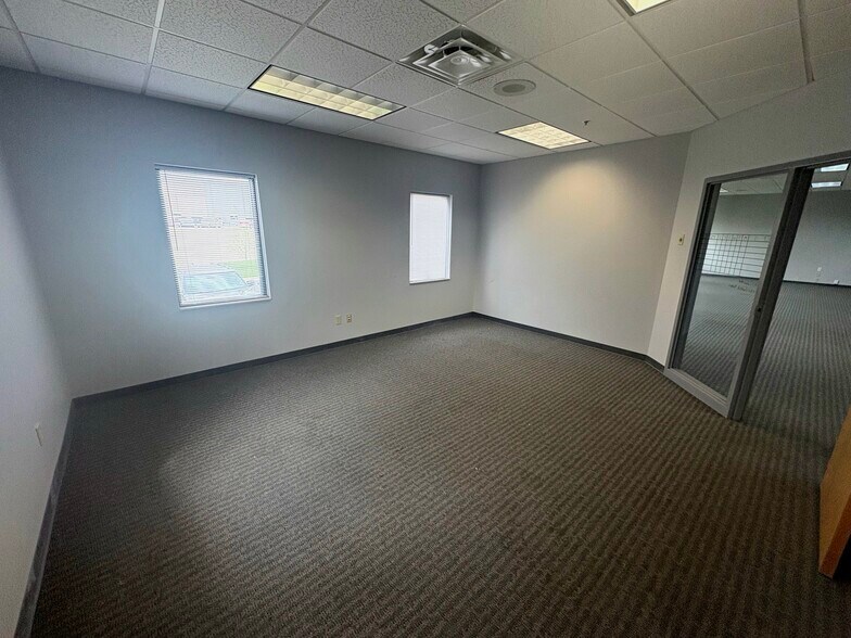 More Photos Of 422-434 Alexandersville Rd, Miamisburg Warehouse For Lease