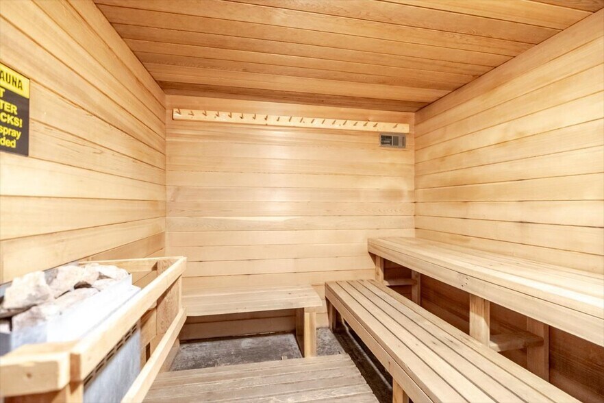 More Photos Of 892 6th Ave, Fernie Hospitality For Sale