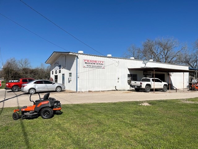 Primary Photo Of 707 E Milam St, Wharton Showroom For Sale