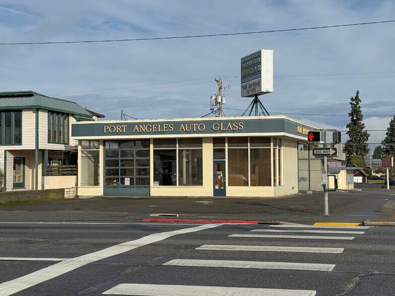 More Photos Of 833 E 1st St, Port Angeles General Retail For Sale