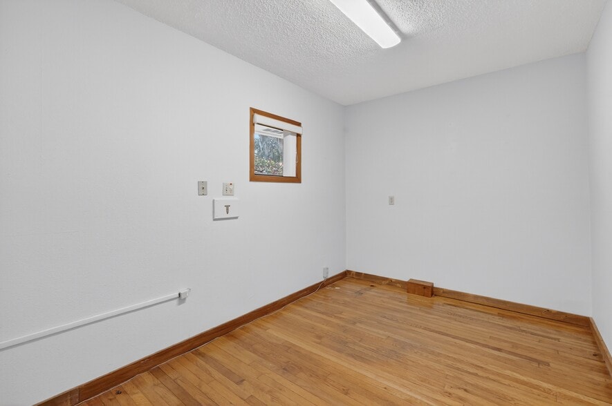 More Photos Of 708 Lee St, Leesburg Office For Lease