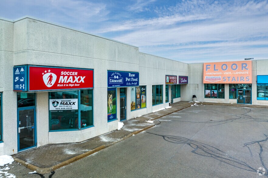 More Photos Of 3145 Dundas St W, Mississauga Freestanding For Lease