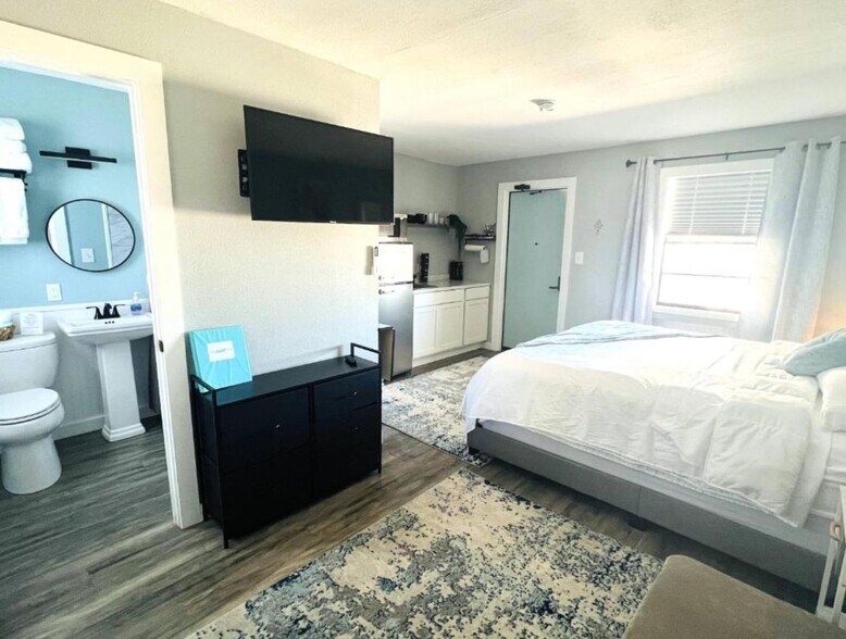 More Photos Of 1915 N Atlantic Ave, Daytona Beach Hotel For Sale