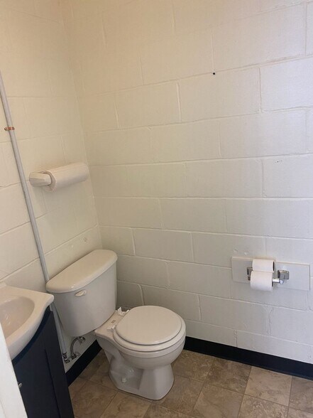 More Photos Of 809 Rhem St, Kinston Office For Lease