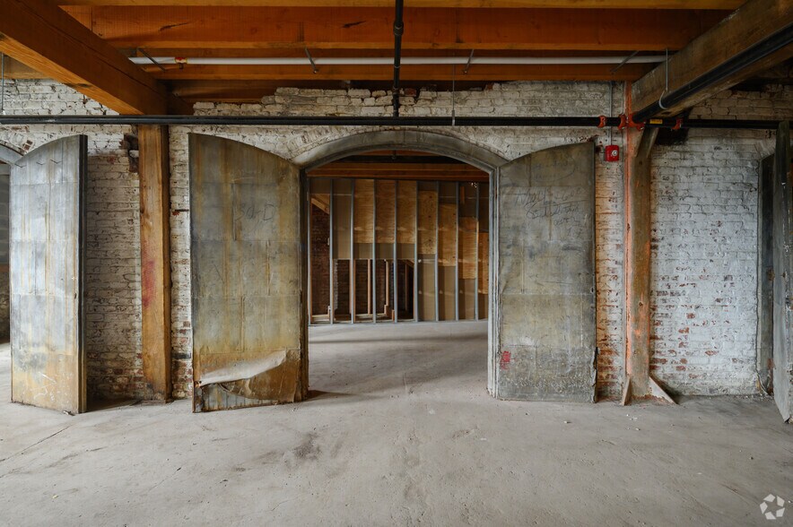 More Photos Of 21 Clark St, Trenton Unknown For Lease