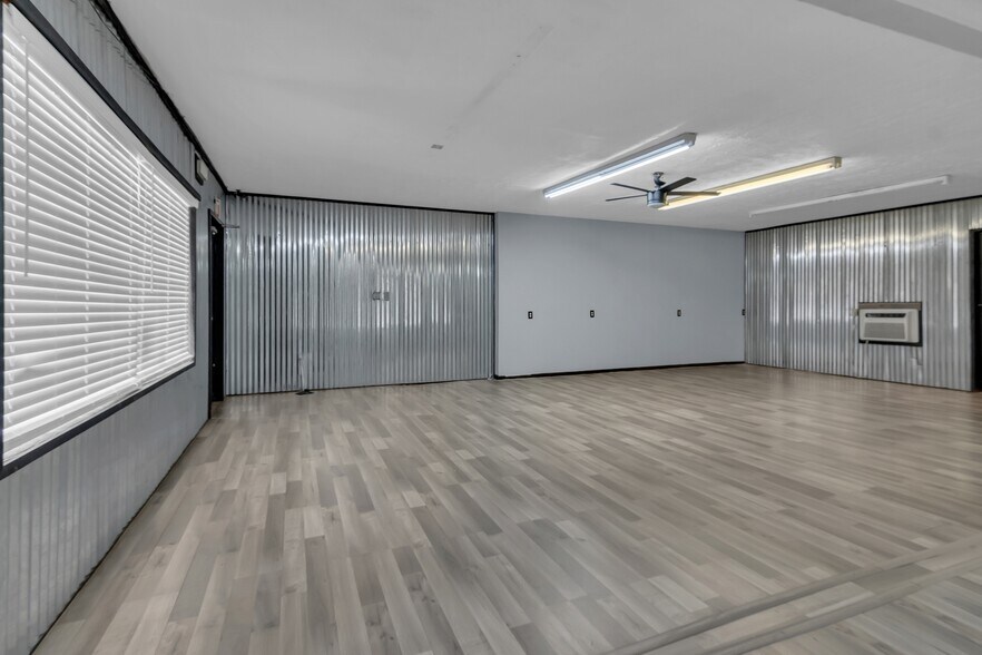 More Photos Of 4600 NE 28th St, Haltom City Storefront Retail Office For Sale