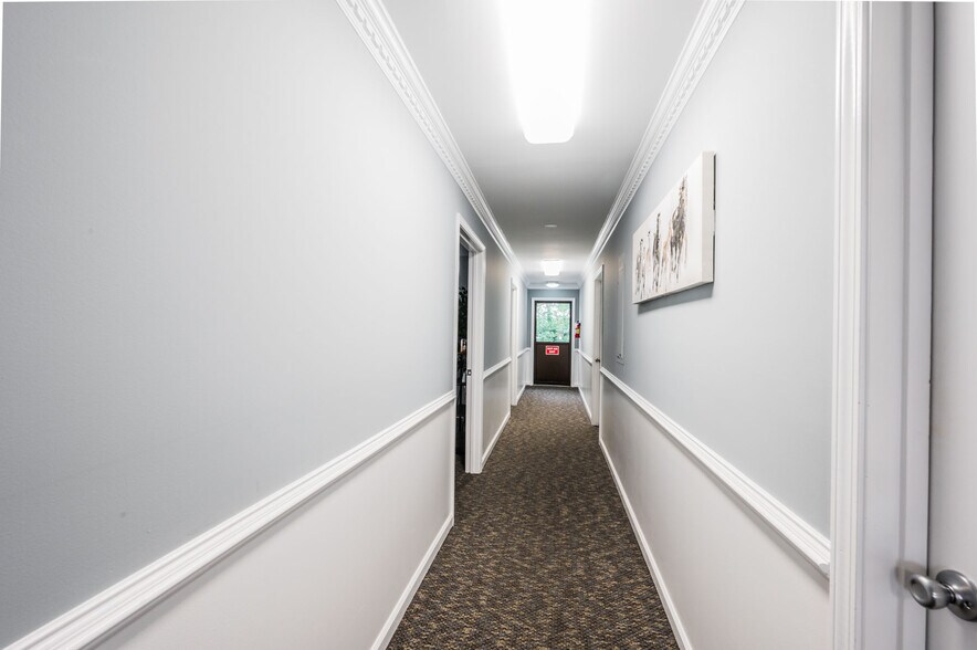 More Photos Of 1502 Westen St, Bowling Green Office For Sale