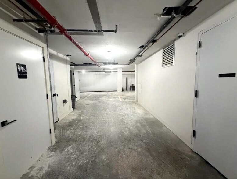 More Photos Of 104 Frost St, Brooklyn Warehouse For Lease