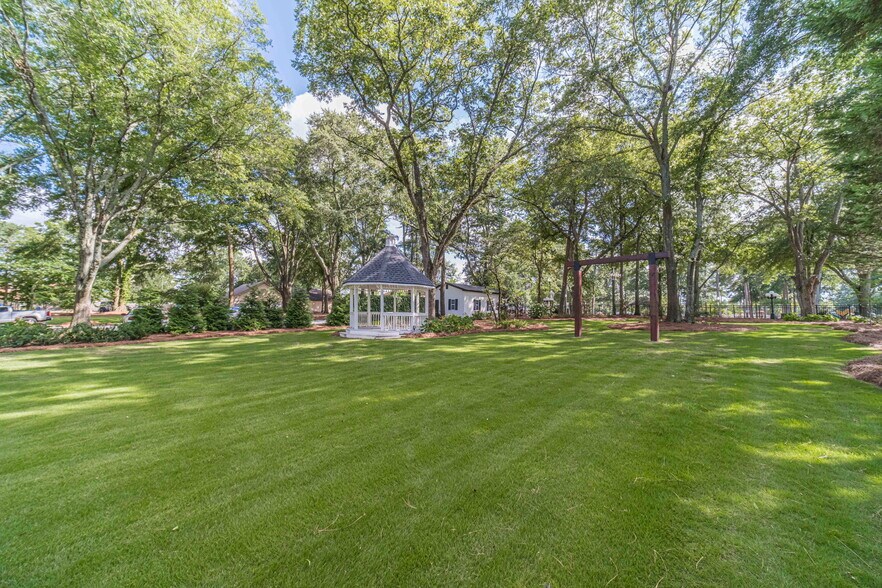 More Photos Of 2037 Grayson Hwy, Grayson Office For Sale