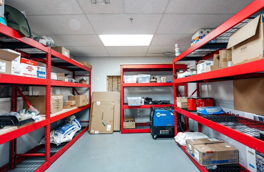 More Photos Of 382 American Ave, Jerome Warehouse For Lease