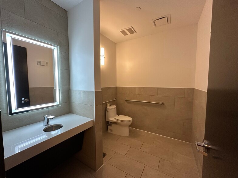 More Photos Of 1835 E Southlake Blvd, Southlake Medical For Sale