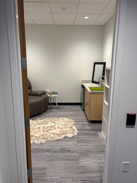 More Photos Of 13693 S 200 W, Draper Office For Lease