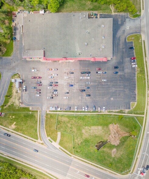 More Photos Of 3950-3960 Turkeyfoot Rd, Erlanger Supermarket For Sale