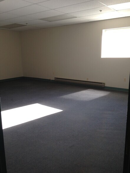 More Photos Of 4 Van Auker St, Rochester Flex For Sale