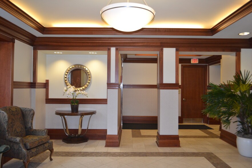 More Photos Of 430 Park Ave, Highland Park Office For Lease