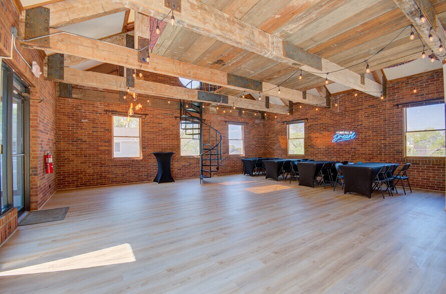 More Photos Of 1000 S Hamilton St, Lockport Loft Creative Space For Sale