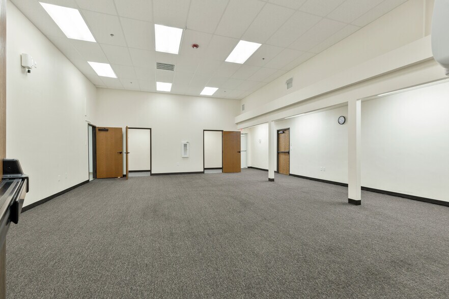 More Photos Of 26243 State Highway 51, Wagoner Medical For Sale