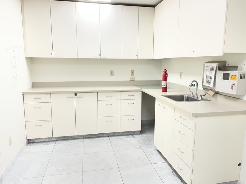 More Photos Of 44215 15th St W, Lancaster Medical For Sale