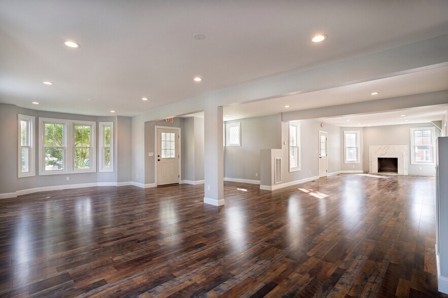 More Photos Of 49 Landing Ave, Smithtown Office Residential For Lease
