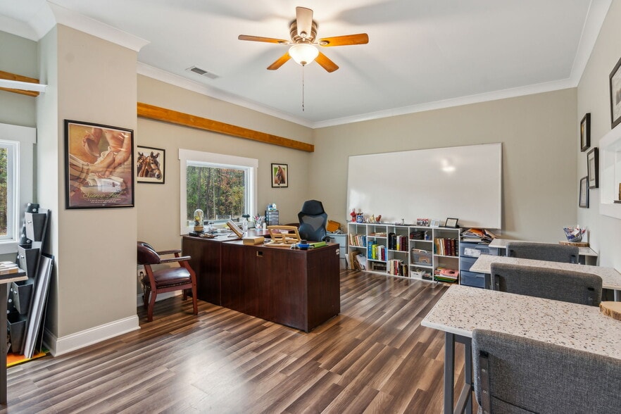 More Photos Of 308 Mill Creek Dr, Hull Warehouse For Sale