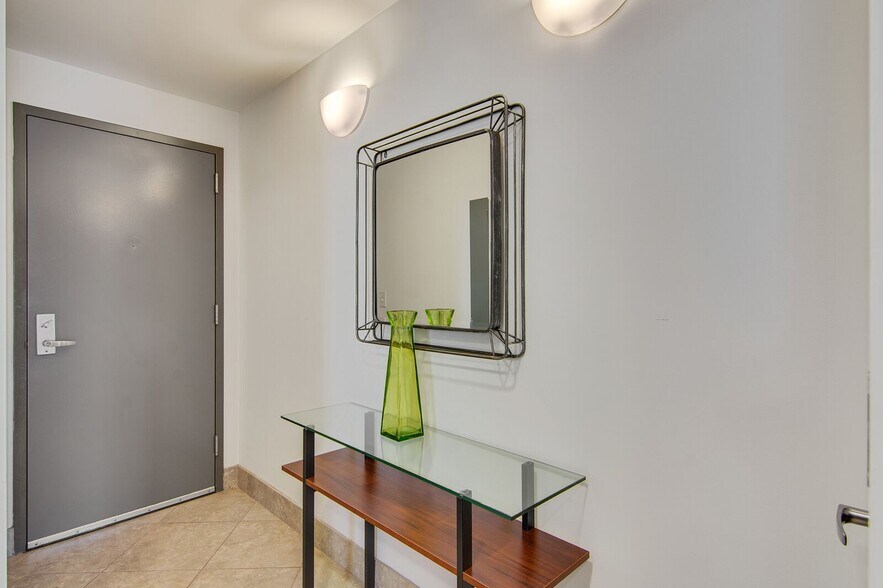 More Photos Of 487 King St, Charleston Loft Creative Space For Sale