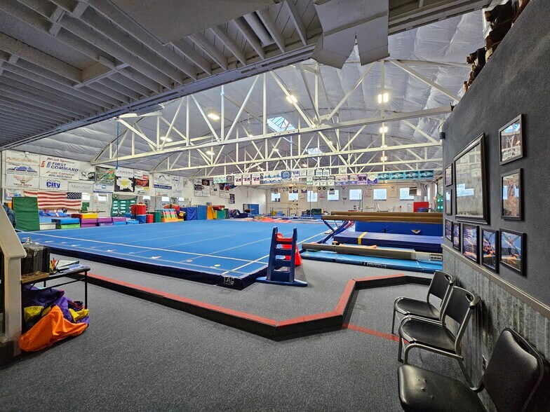 More Photos Of 815 N 1st Ave, Great Falls Auto Dealership For Lease