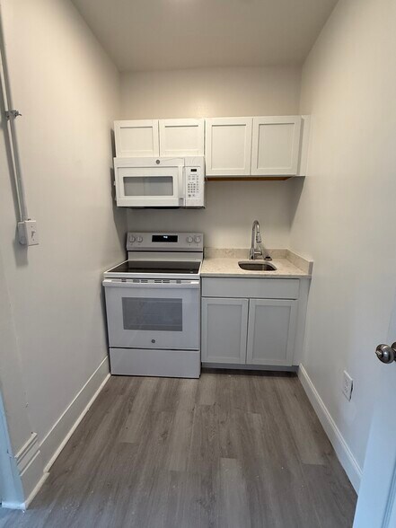 More Photos Of 33 N Washington St, Berkeley Springs Restaurant For Sale