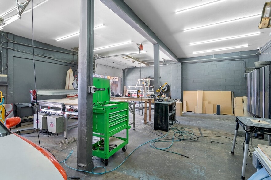 More Photos Of 1535 Chester St, Aurora Auto Repair For Sale